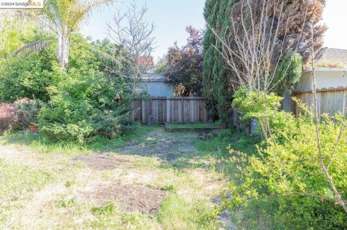 1735 Liberty St, Richmond CA  94530-1912 exterior
