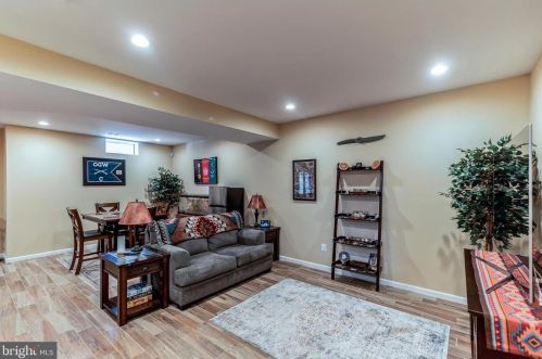 15575 Kelley Farm Ct, Woodbridge VA  22193-5784 exterior