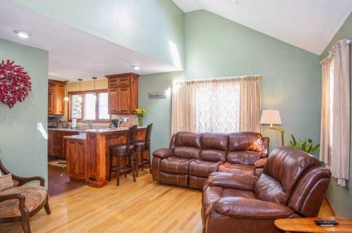 145 Easy St, West Sayville, NY 11796-1227