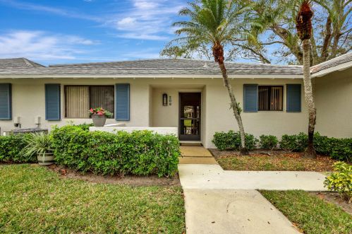 209 Club Dr, West Palm Beach, FL 33418-7013