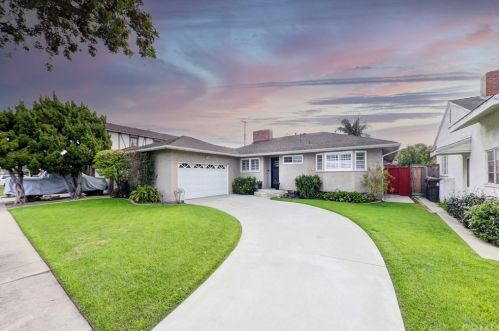 1066 46th St, Long Beach, CA 90807-1002