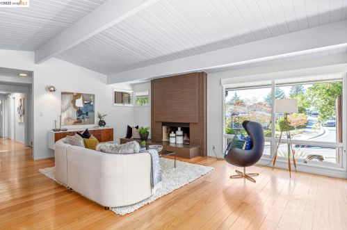 4985 Hedge Ln, Oakland CA  94602-2641 exterior