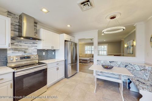 845 Thornhill Ct, Lakewood, NJ 08701-7894
