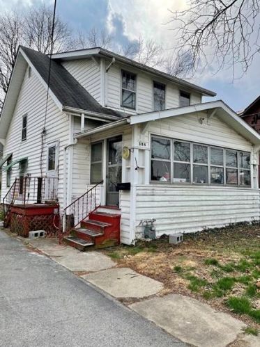 304 Jackson St, Grove City, PA 16127-1513