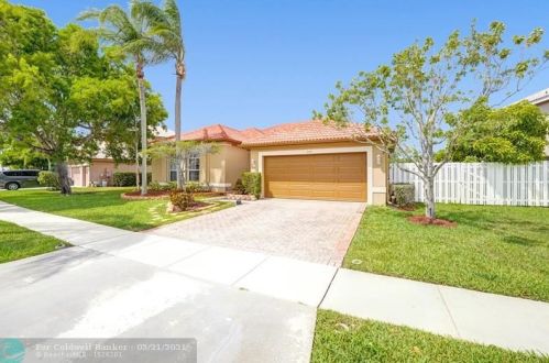543 179th Ave, Hollywood, FL 33029-2807