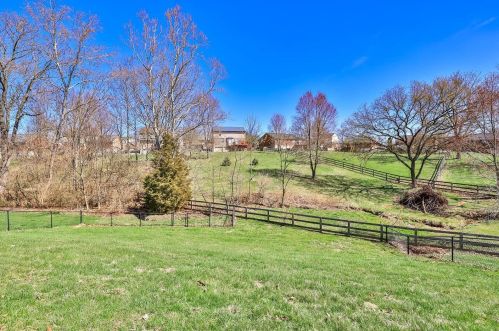 7549 Valley Watch Dr, Florence KY  41042-8004 exterior