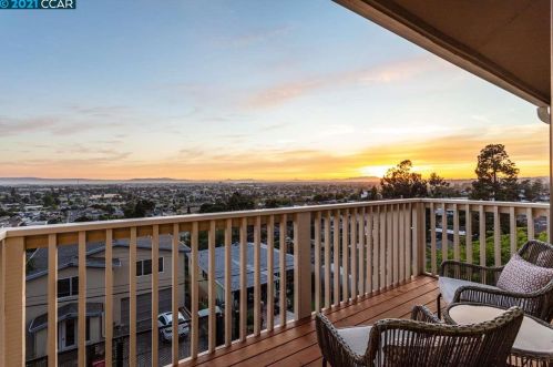 22 Anair Way, Oakland, CA 94605-4872