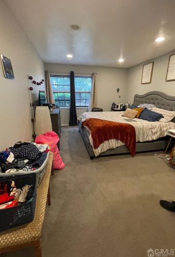 99 Keystone Ct, Woodbridge, NJ 07095-1432