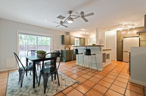 1104 Brookswood Ave, Austin TX  78721-2458 exterior