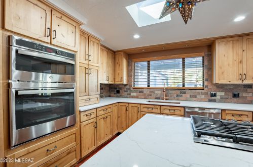 4305 Avenida Del Cazador, Tucson AZ  85718-7065 exterior