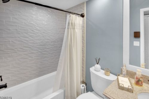 2 Meadowview Dr, Annandale NJ  08801-1516 exterior