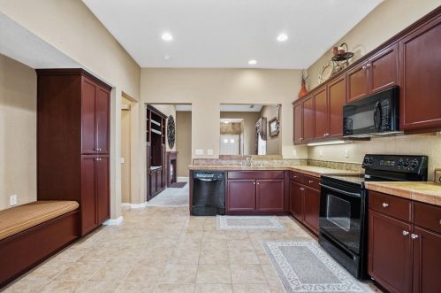 3213 Dewar Ln, Turlock CA  95382-9672 exterior