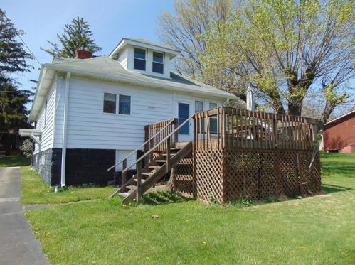 1411 Sun St, South Connellsville, PA 15425-1729