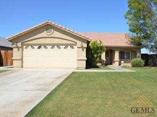 4102 Serene Oak Dr, Bakersfield, CA 93313-5045