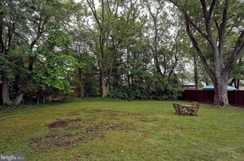 56 Roxboro Rd, Lawrence Township NJ  08648-3925 exterior