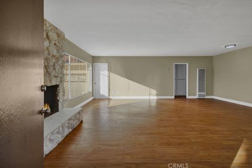 5842 Woodruff Ave, Lakewood CA  90713-1528 exterior