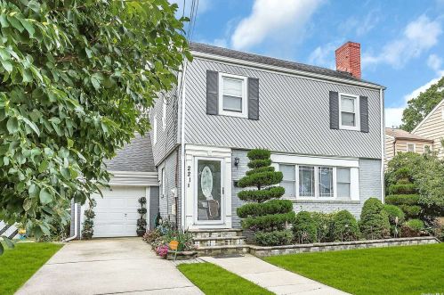 221 Fulton Ave, Roosevelt, NY 11575-2233