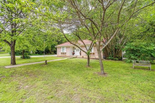 336 Dobson St, Burleson, TX 76028-4812