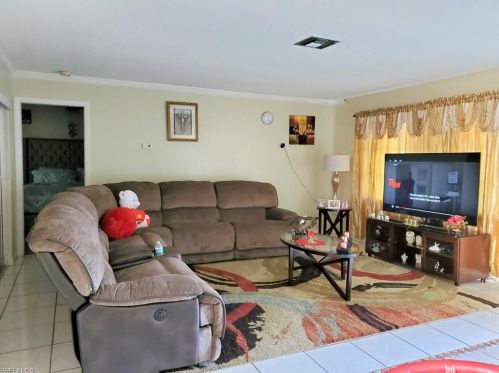 516 Pennview Ave, Lehigh Acres, FL 33936-6918
