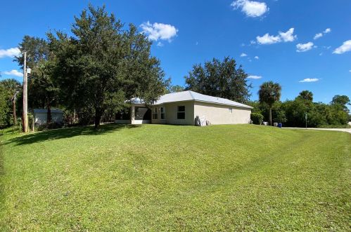 7715 95th Ct, Vero Beach FL  32967-3828 exterior