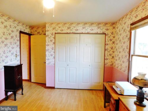 243 Lincoln Dr, Hanover PA 17331-4946 exterior