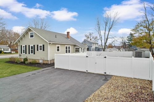 640 Mast Rd, Goffstown NH  03045 exterior