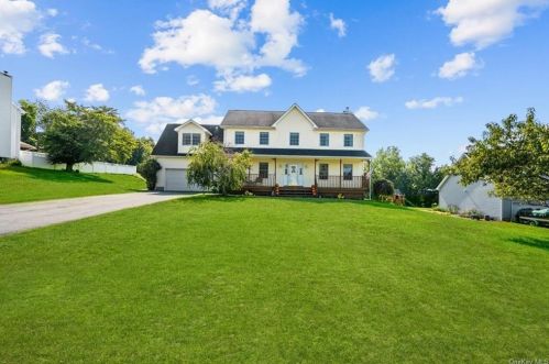 16 Flagler Rd, Poughquag, NY 12570-5467