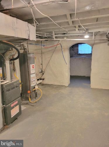 6526 Chew Ave, Philadelphia PA 19120-2332 exterior