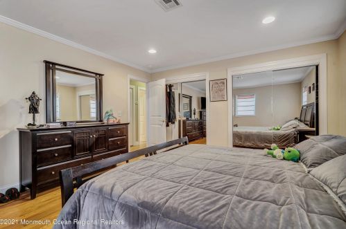 74 Venice Dr, Bricktown NJ  08723-6977 exterior