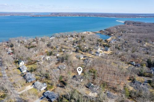 1520 Paradise Shores Rd, Southold NY  11971-4043 exterior