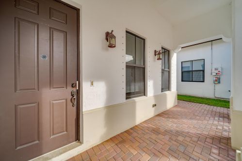 8525 41st St, Hollywood FL  33024-5044 exterior