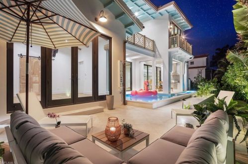 1140 8th St, Naples FL  34120-7427 exterior