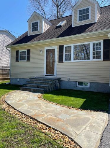 9 Iroquois Dr, New Hamburg, NY 12590-4010