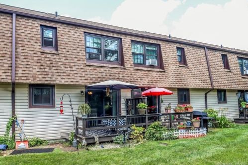 25 Homestead Ln, Brookfield Center, CT 06804-2661