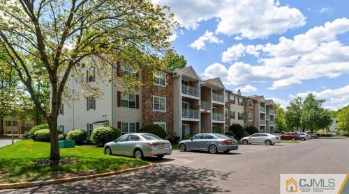 16 Willow Ct, Trenton NJ  08619-4626 exterior