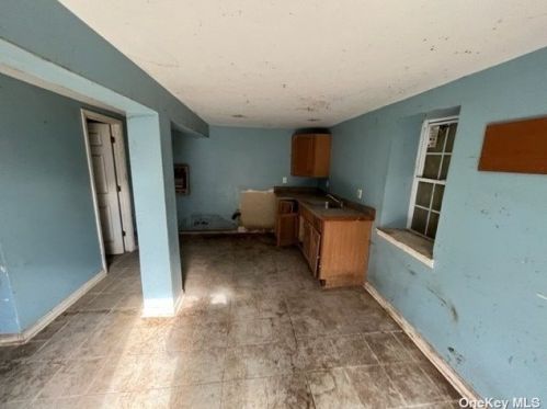 2705 Lighthouse Rd, Southold NY  11971-3107 exterior