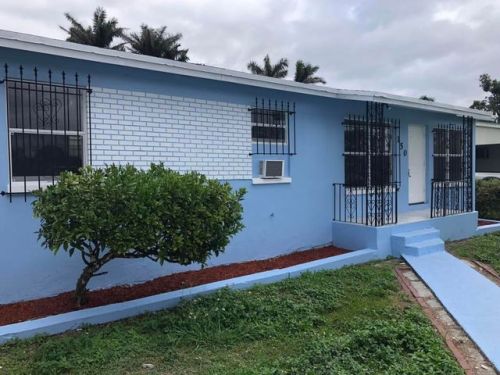 150 Elm Ave, Pahokee FL  33476-1412 exterior