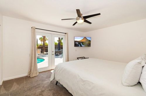 2632 Aurora Dr, Palm Springs CA  92262-2362 exterior