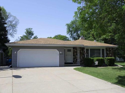 1615 6th Ave, Oshkosh, WI 54902-5506