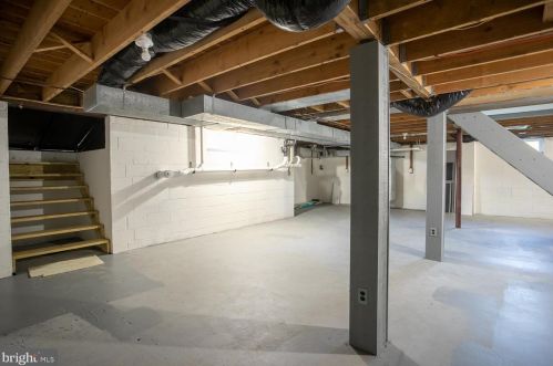 4 Locust Ave, Columbus NJ  08022-9504 exterior