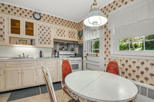 20 Clare Dr, Elwood NY  11731-1324 exterior