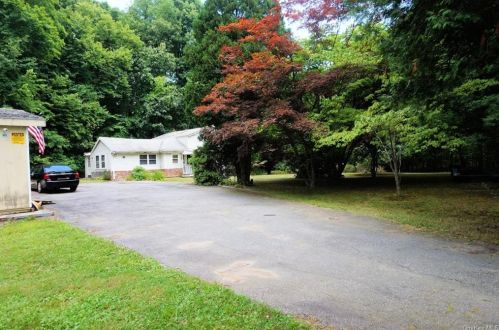 354 Alden Rd, Yorktown Hgts NY  10598-3204 exterior