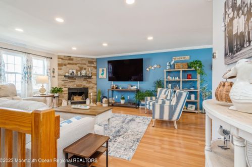 12 Dutch Ln, Hazlet NJ  07730-1728 exterior