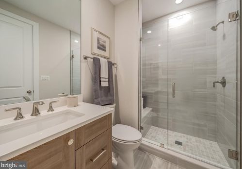 6580 Brooks Pl, Falls Church VA  22044-1105 exterior