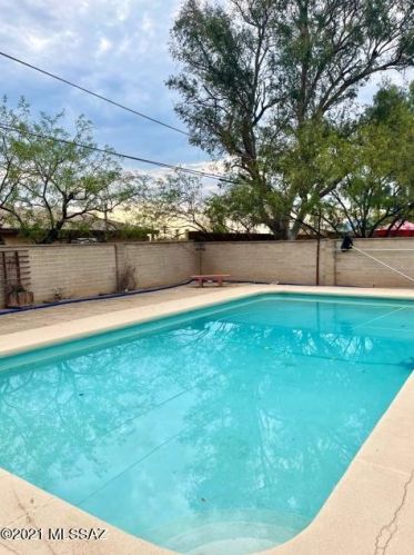 2120 Zuni Ave, Tucson, AZ 85711-6849