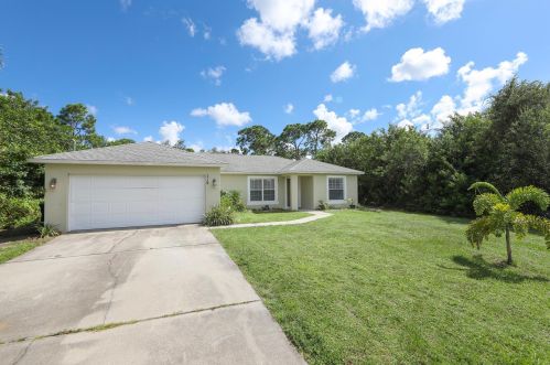 719 Cardinal Dr, Fort Pierce, FL 34983-1011
