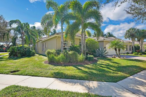 6952 Corning Cir, Boynton Beach, FL 33437-3984