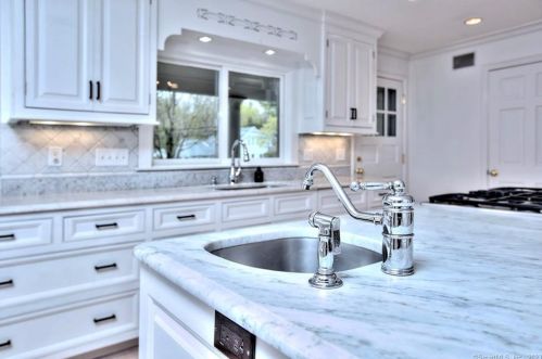 18 Silver Brook Rd, Westport CT  06880-1523 exterior