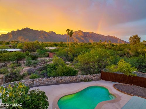 6882 Casas Adobes Dr, Tucson, AZ 85704-6126