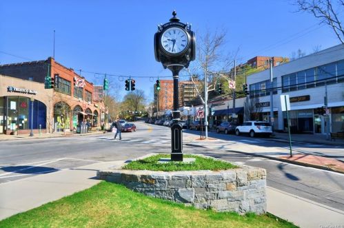 1 Columbia Ave, Hartsdale NY  10530-2543 exterior